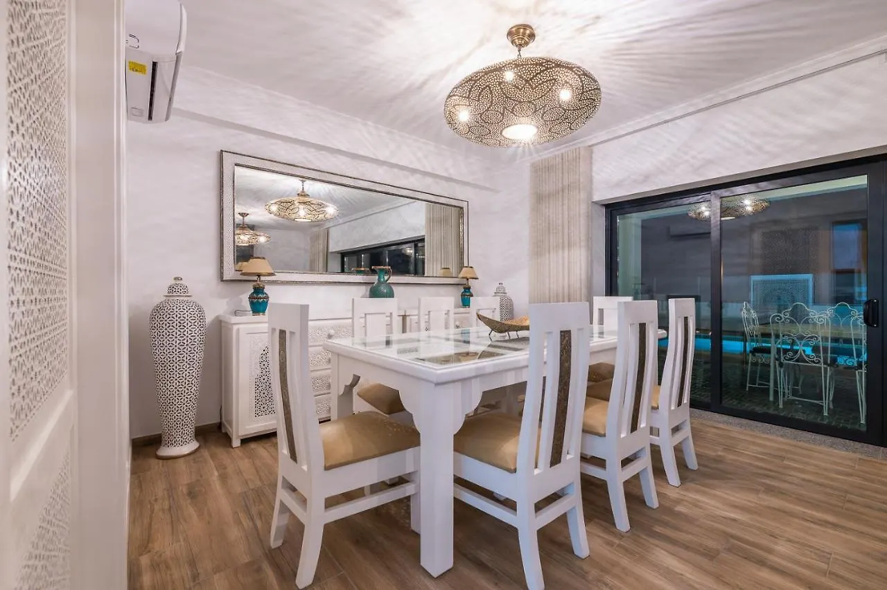 Riad Matias Gale - Luxury Villa With Private Pool, Ac, Free Wifi, 5 Min From The Beach Guia  Portugal