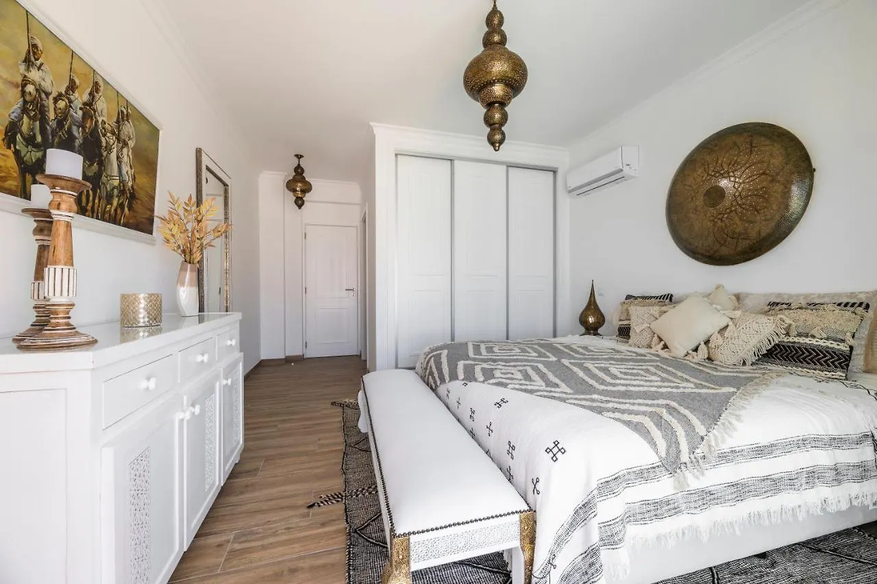 Riad Matias Gale - Luxury Villa With Private Pool, Ac, Free Wifi, 5 Min From The Beach Guia  0*, Guia (Faro)